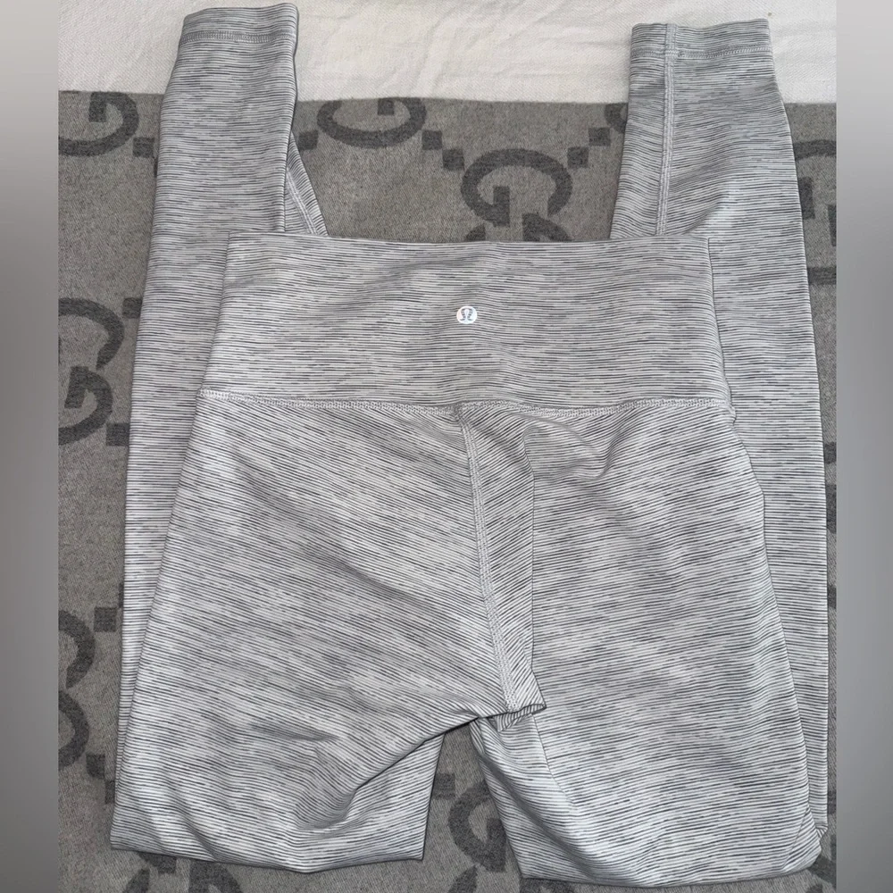 Lululemon Wunder Under Luxtreme 28, size 6 - Picture 9 of 13
